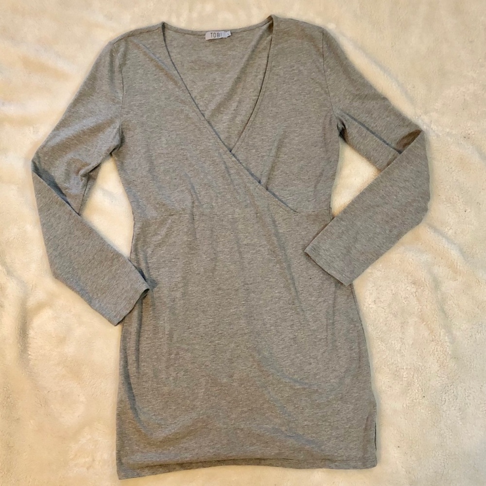 Tobi body con 3/4 long sleeve V-neck dress